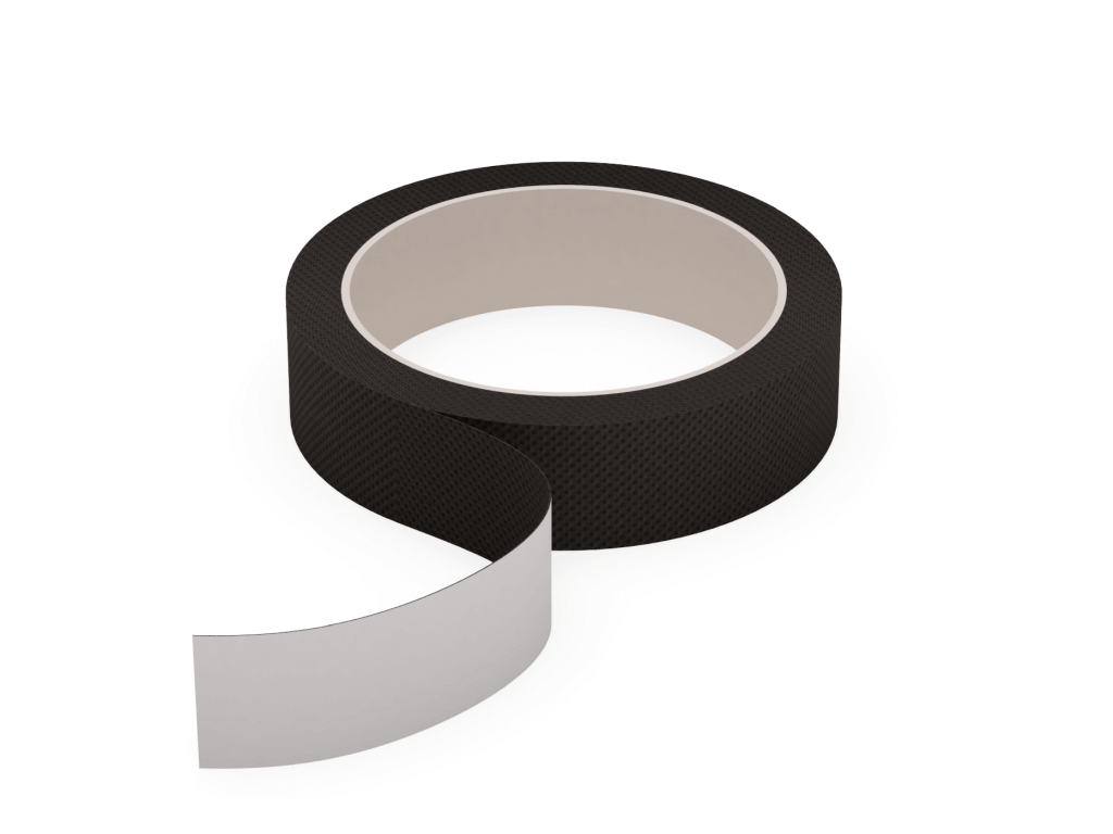 Schwarzes Klebeband, entrollt auf weißem Hintergrund, eignet sich ideal für vielseitige Reparaturen und Bastelprojekte.