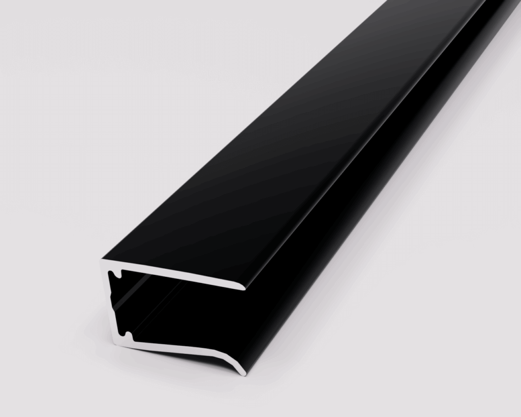 Schwarzes Aluminiumprofil für vielseitige Bauanwendungen, modern und stabil, auf weißem Hintergrund.