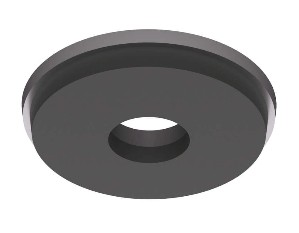 Schwarze Unterlegscheibe aus Metall mit zentralem Loch, isoliert auf weißem Hintergrund. Ideal für Technikprojekte.